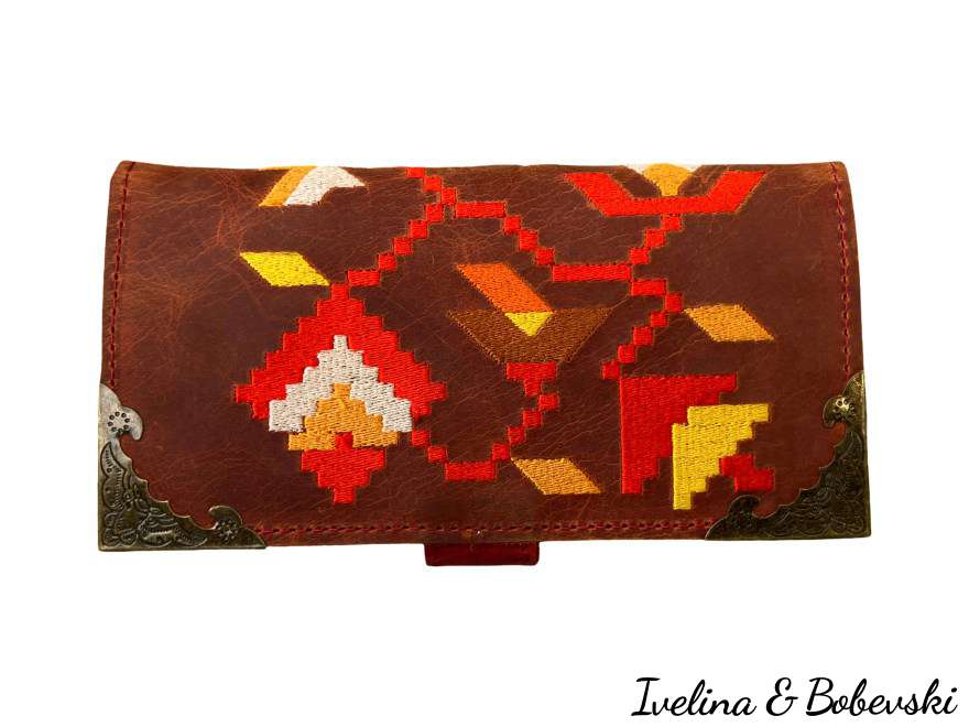 chiprovtsi_grapes_aroma_embroidery_leather_wallet_2_1