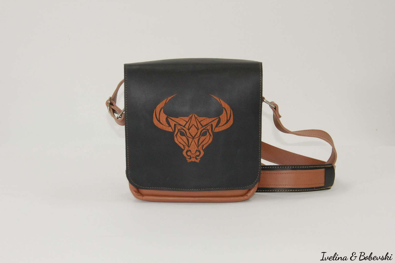 embroidery_genuine_leather_bull_3_1