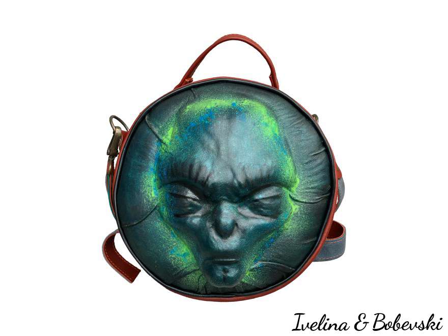 leather-sculpture-alien-ladies-bag-2-1