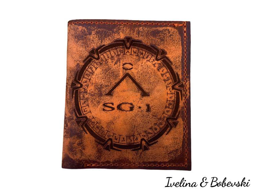 unisex_engraved_leather_wallet_stargate_1_1
