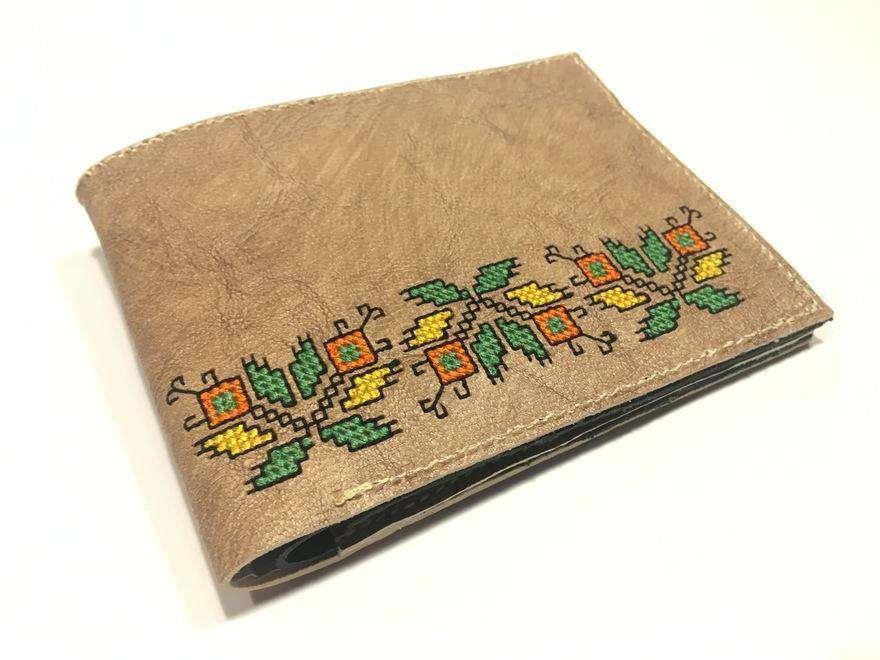 Bisenti_Mens_Wallet_Embroidery_Leather_Ivelina_2.jpg