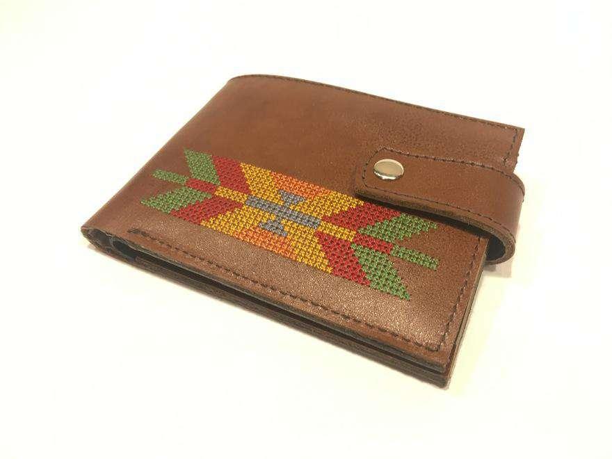 Yugi_Mens_Wallet_Embroidery_Leather_Ivelina_3.jpg