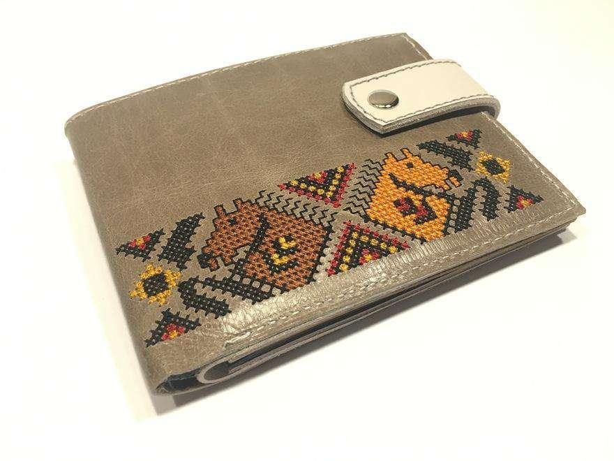 Chanyo_Mens_Wallet_Embroidery_Leather_Ivelina_2.jpg