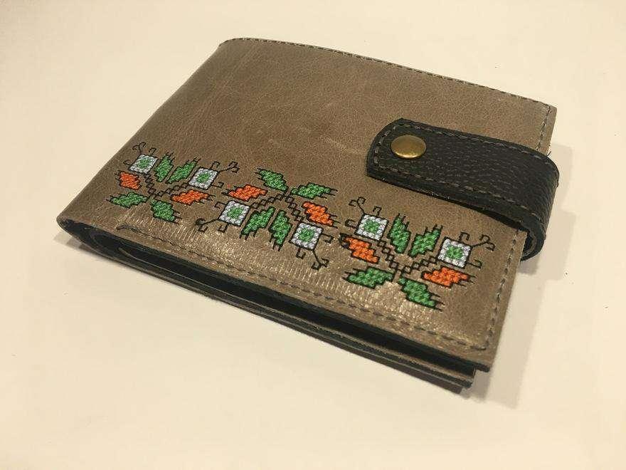 Sandyo_Mens_Wallet_Embroidery_Leather_Ivelina_3.jpg